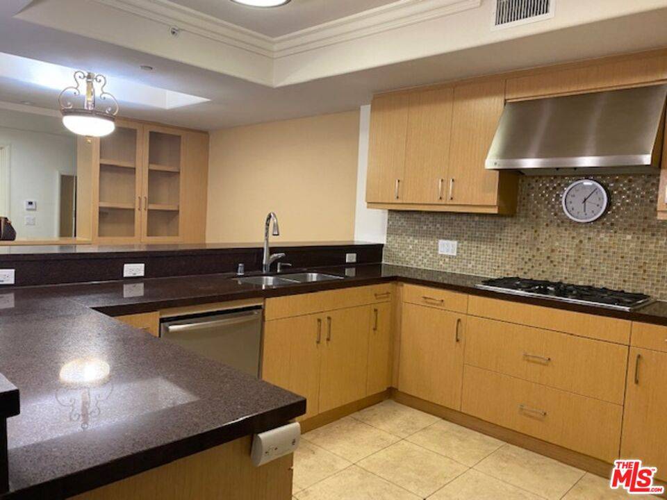 311  S Gramercy Pl LA