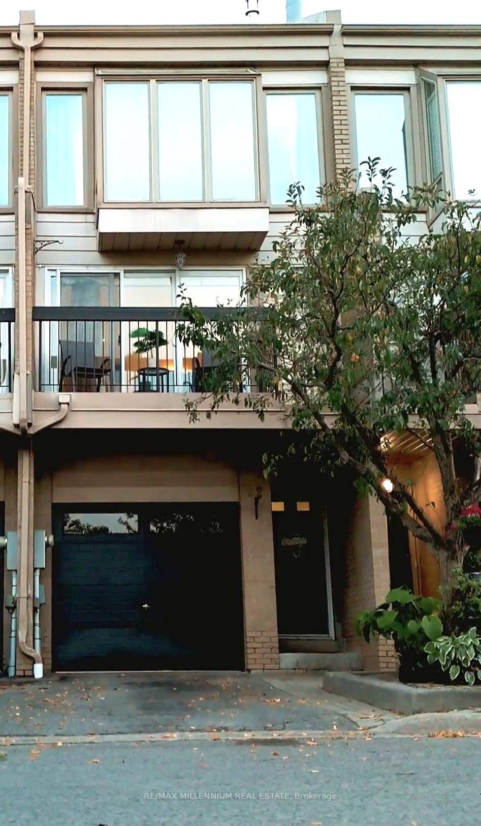 Take advantage of this rare opportunity to own a beautiful 3 level townhouse in the heart of Ajax, just steps from the lake !