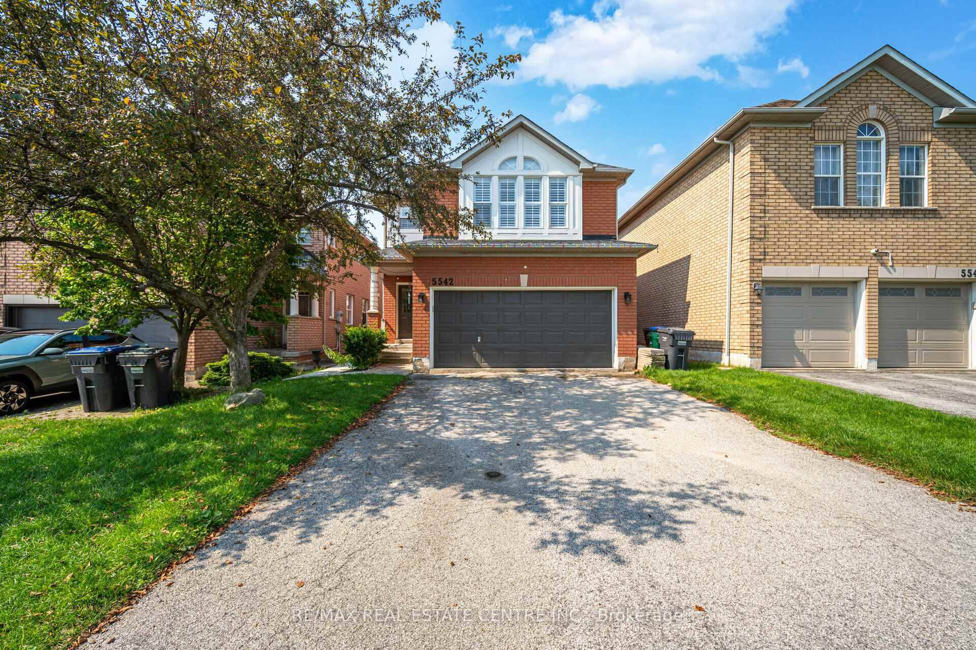 High Demand Streetsville Location And Excellent School District !