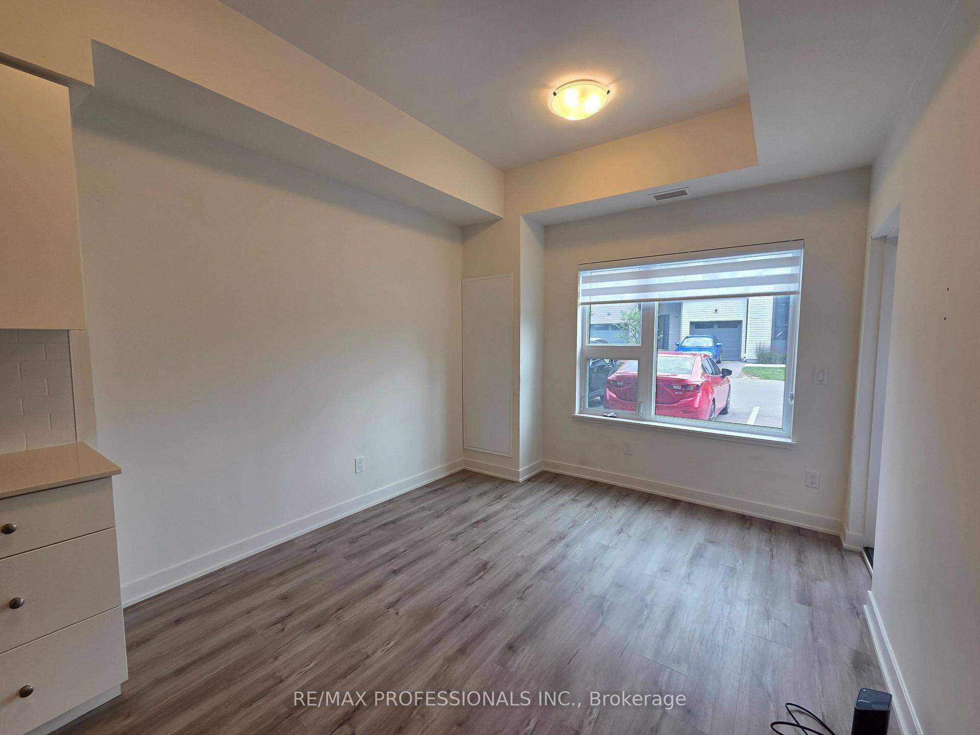 Beautiful 1 bedroom open concept unit in the modern Hush Building.