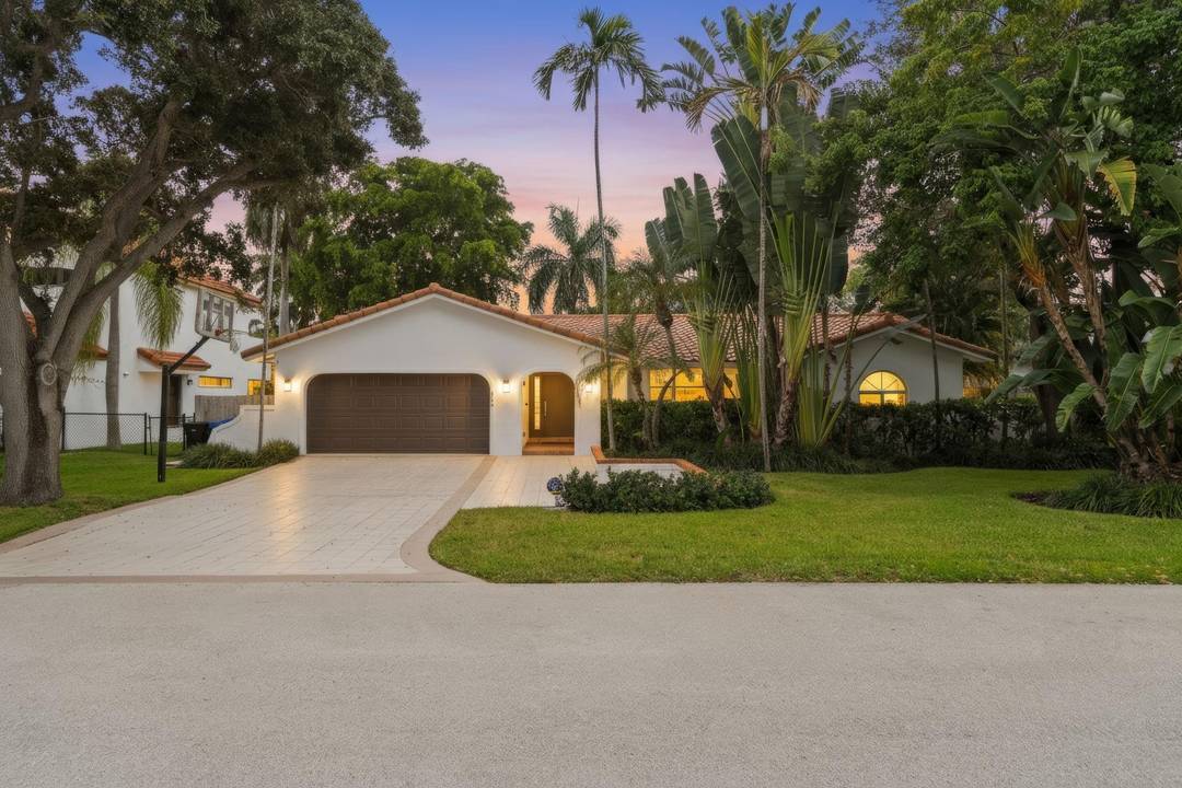 Beautifully updated 4 bedroom, 3 bath residence located in the highly sought after Las Olas Isles.