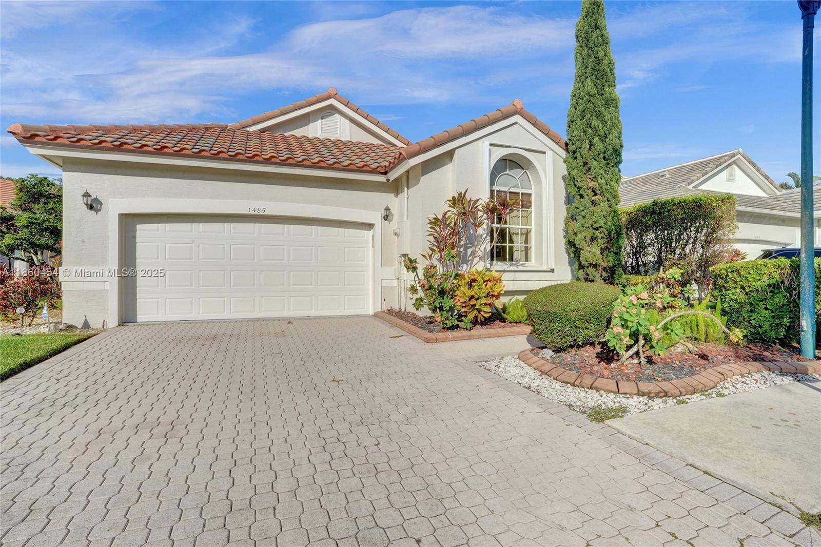 Beautiful 4 bedroom, 2 bathroom home in the Grand Palms Golf amp ; Country Club Resort community.