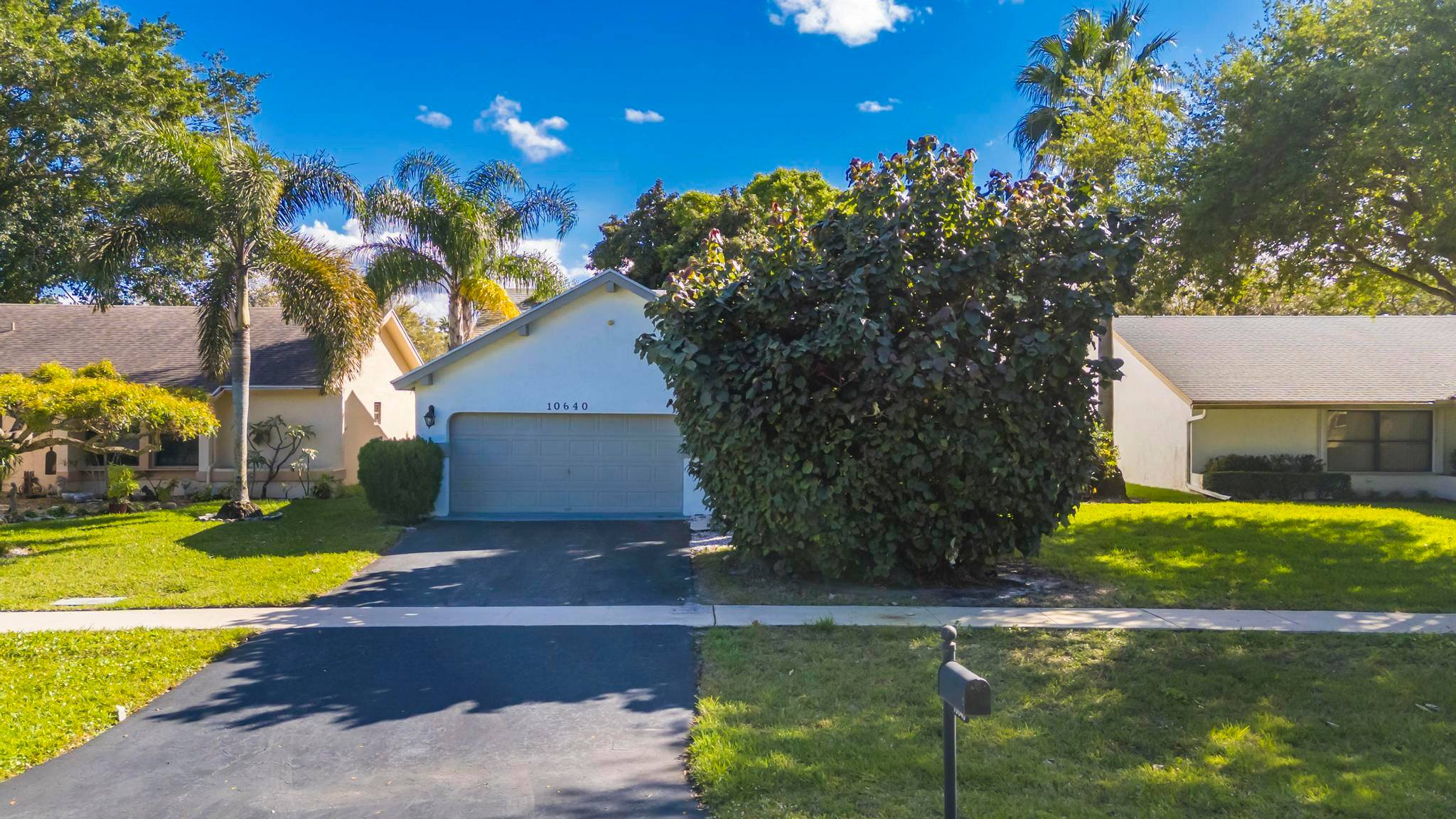 Beautiful Light and Bright single family home located in the quiet Waterberry Community at Boca Chase.