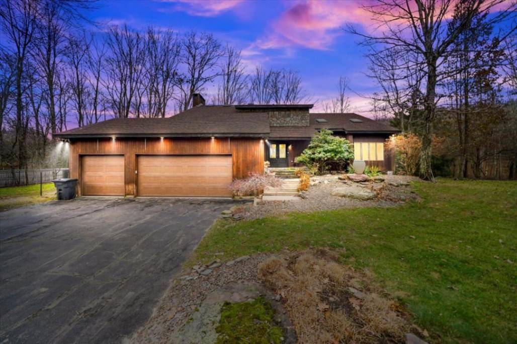 Luxury 7 Bedroom Retreat in the Heart of Fallsburg Ideal for Year Round Living or Vacation Home This home is a successful short term rental with monthly revenue.