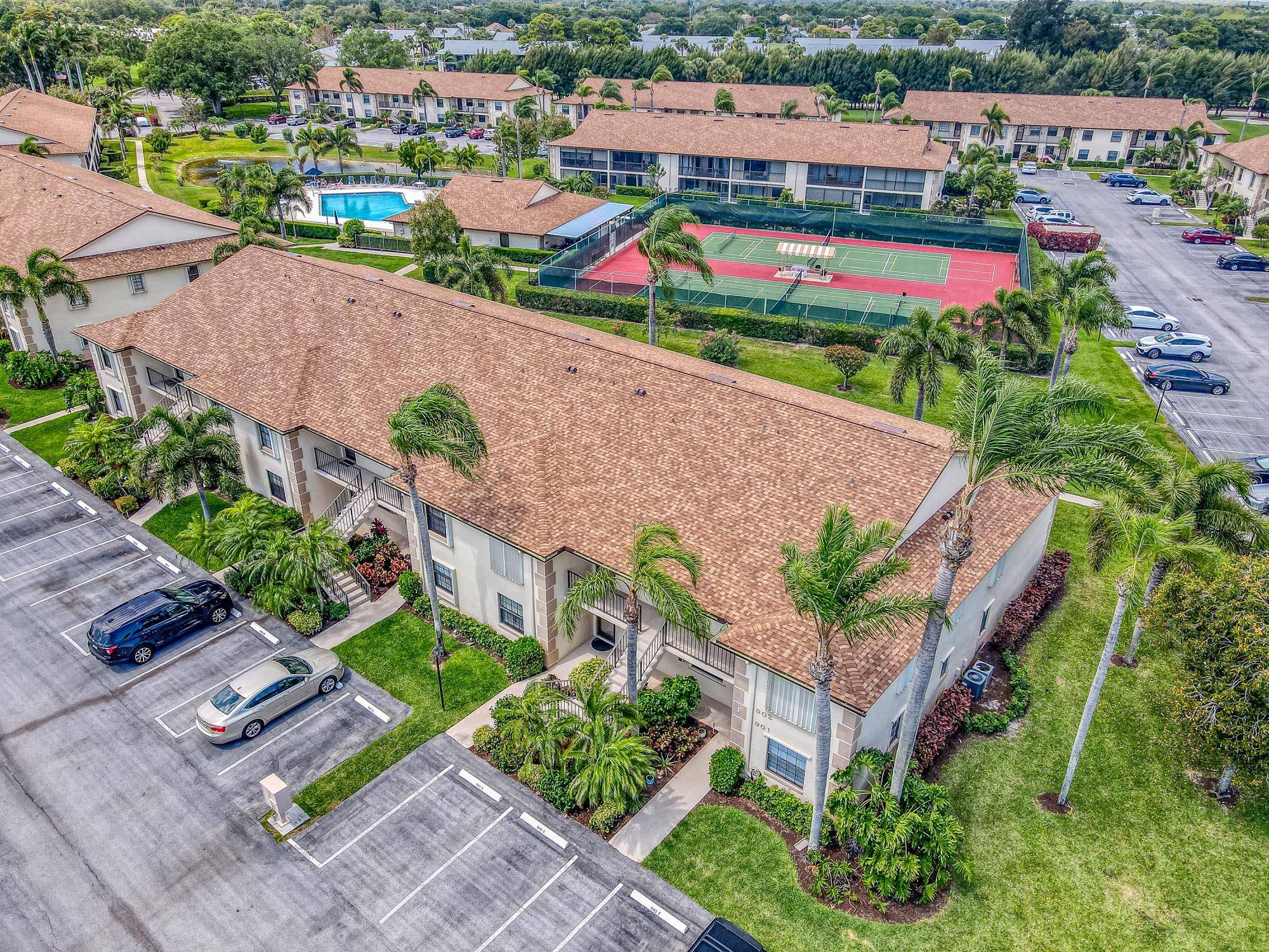 This first floor condo is beautifully modernized and ready for you to move in !