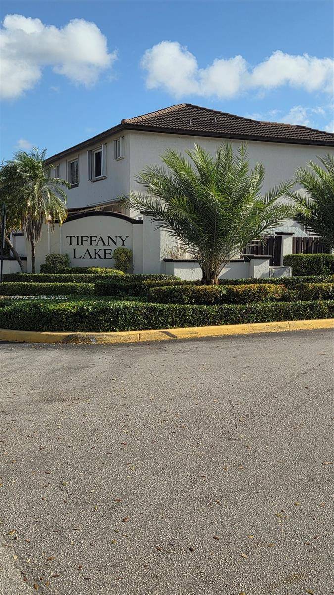 2 STORY TOWNHOME, LARGE PATIO AREA, TILED FLOORS, OPEN KITCHEN, WASHER AND DRYER LOCATED ON THE SECOND FLOOR.