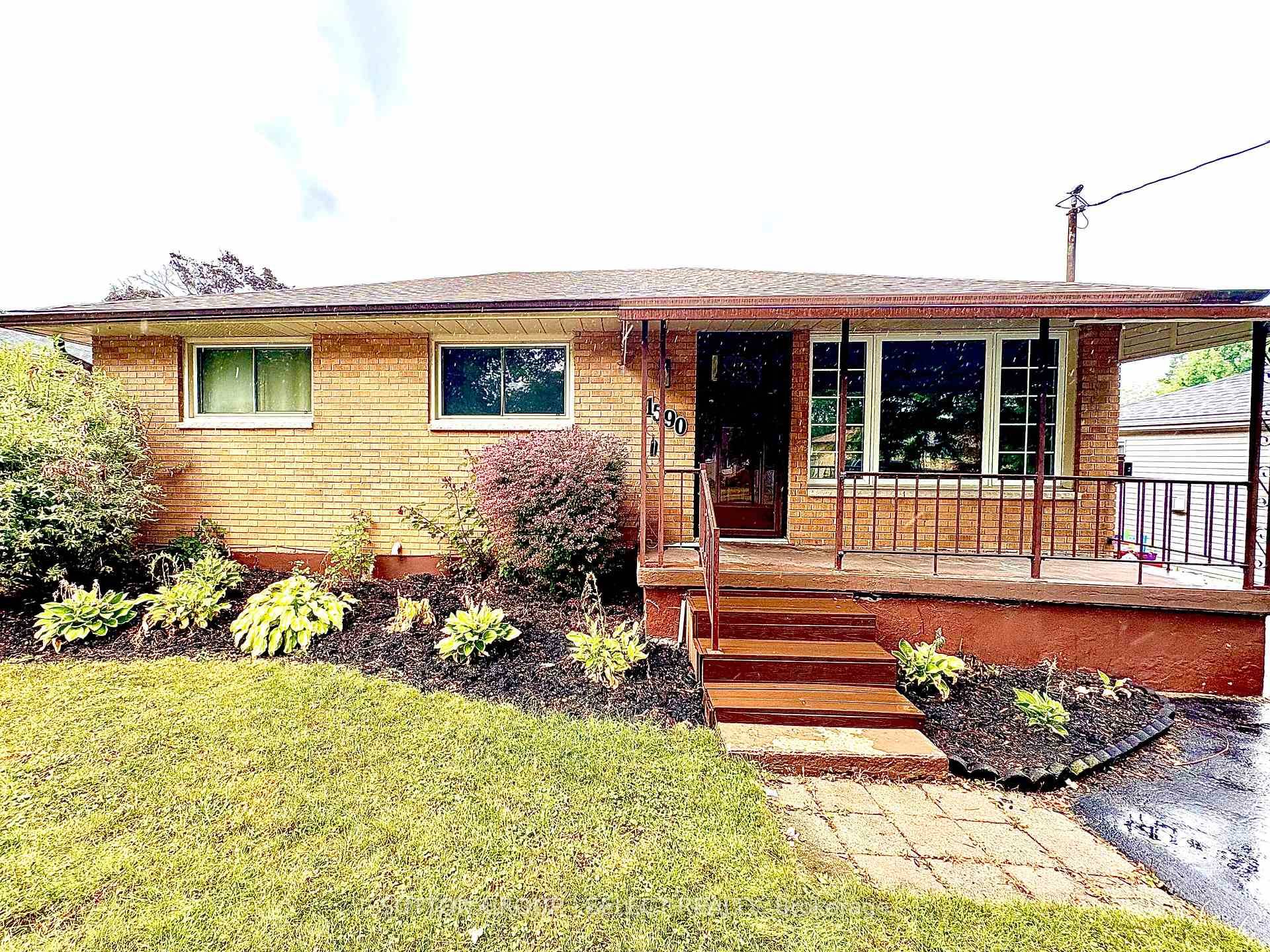 1590 Dixie Street, London ON 530, 0003 1 Beds 2 Baths Pool Walk to FanshawePerfect for families or investors !