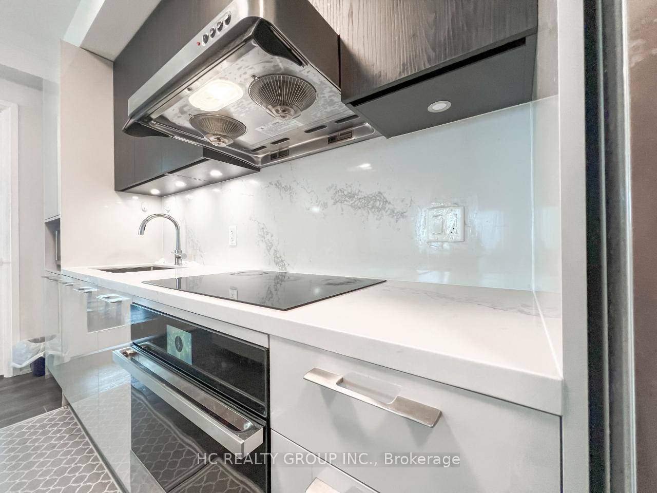 Luxury Riverview Condo in the Heart of Markham !