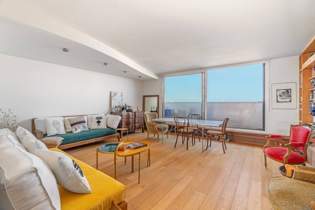 MÉRIDIEN / SAINT-JACQUES: Family duplex on top floor, Paris 14th arrondissement