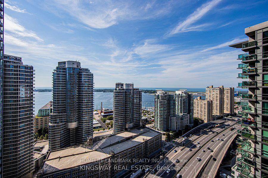 Minutes From Lake Ontario, Cn Tower, Union Station.