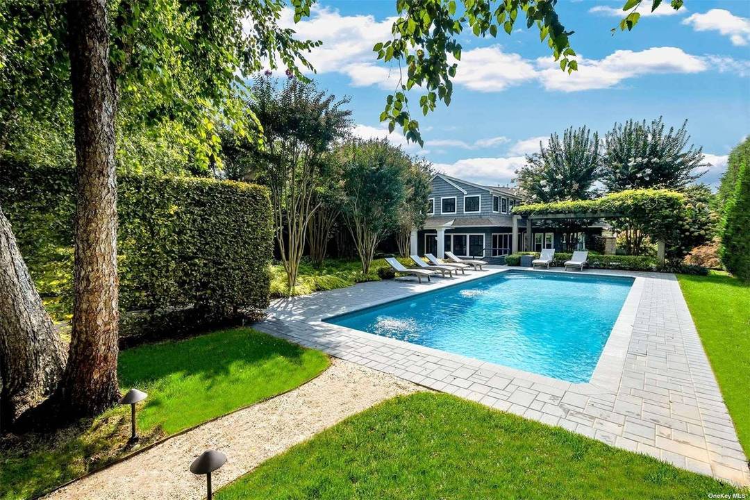 Rental Reg. 25 606. Brilliantly conceived and built, this pristine four bedroom home is perfectly sited amid an oasis of meticulous landscaping.