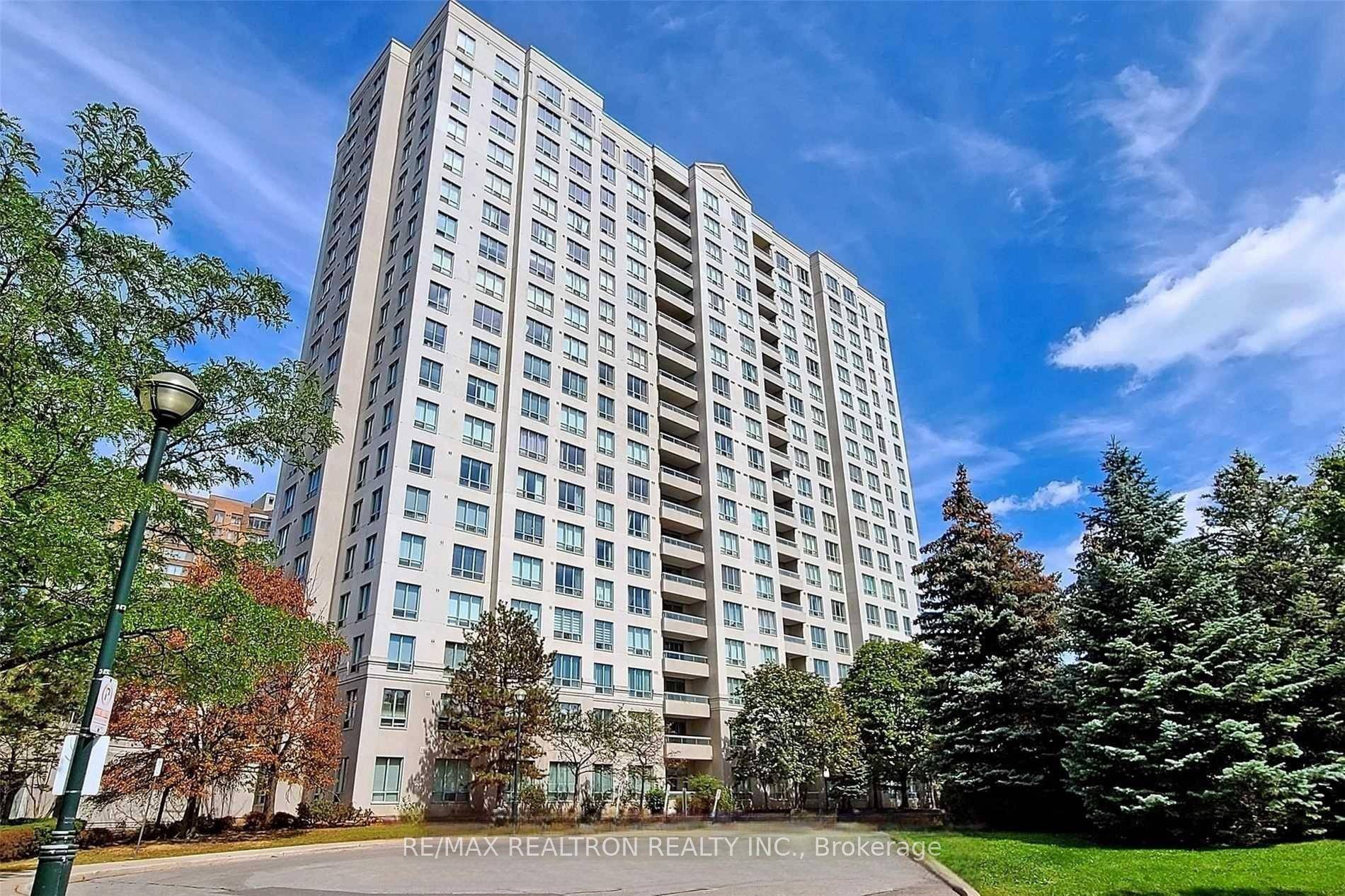 Beautiful And Spacious Must See 2 Bed Den, 2 Bath Move In Ready Unit In Scarborough, Over 1000 Sqft.
