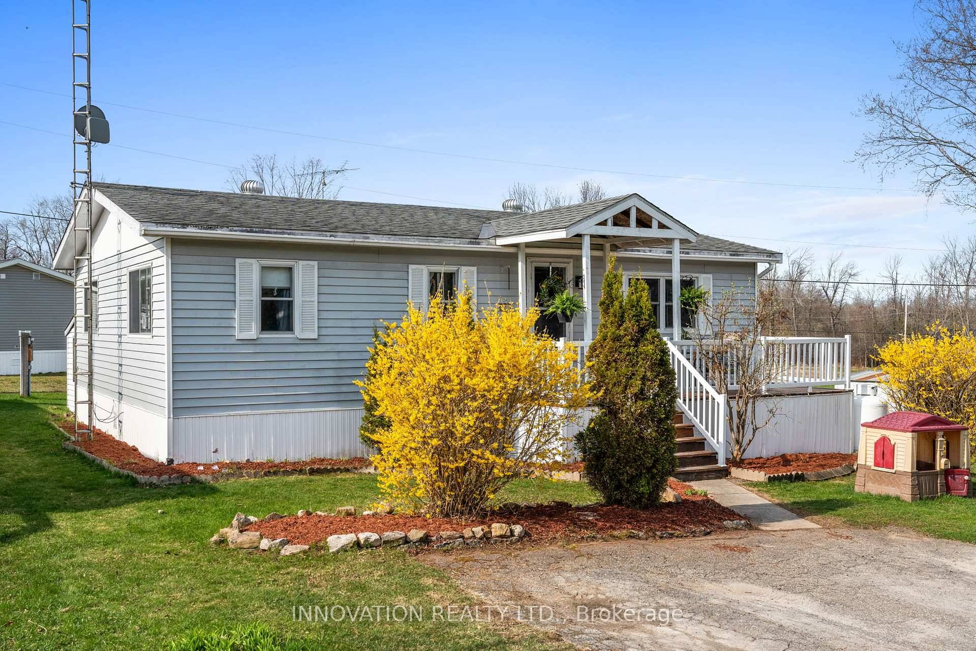 Welcome to this waterside 55 community just minutes from Carleton Place.