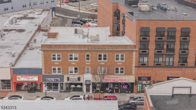 This bustling eatery is known for its vibrant nightlife, spacious tables, booths, and couches for a welcoming dining experience.