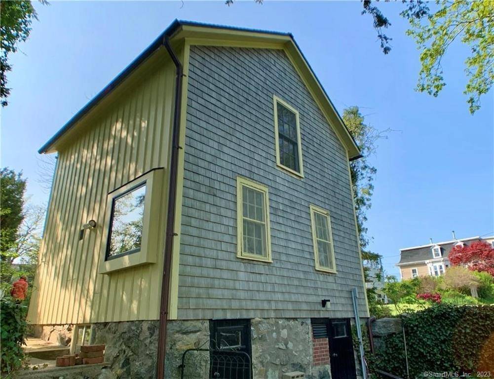 CARRIAGE HOUSE IN STONINGTON BOROUGH AVAILABLE AS SHORT TERM RENTAL ONLY.