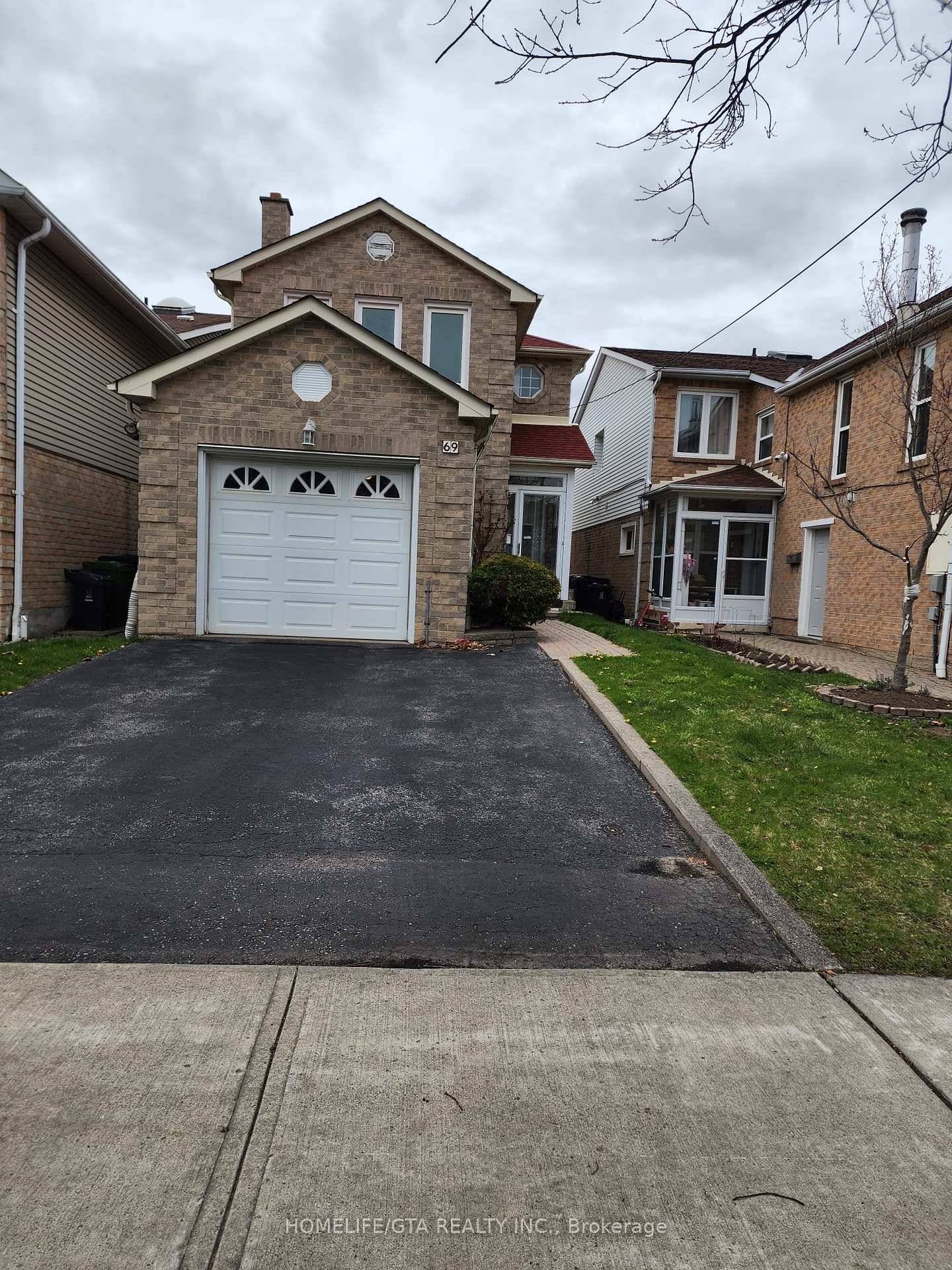 3 Bedroom amp ; 3 Bathroom Detached Home In A Demanded Milliken Neighbourhood.