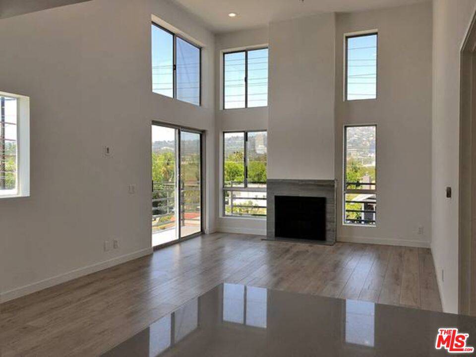 301 S SWALL DR 1BR Beverly Grove La