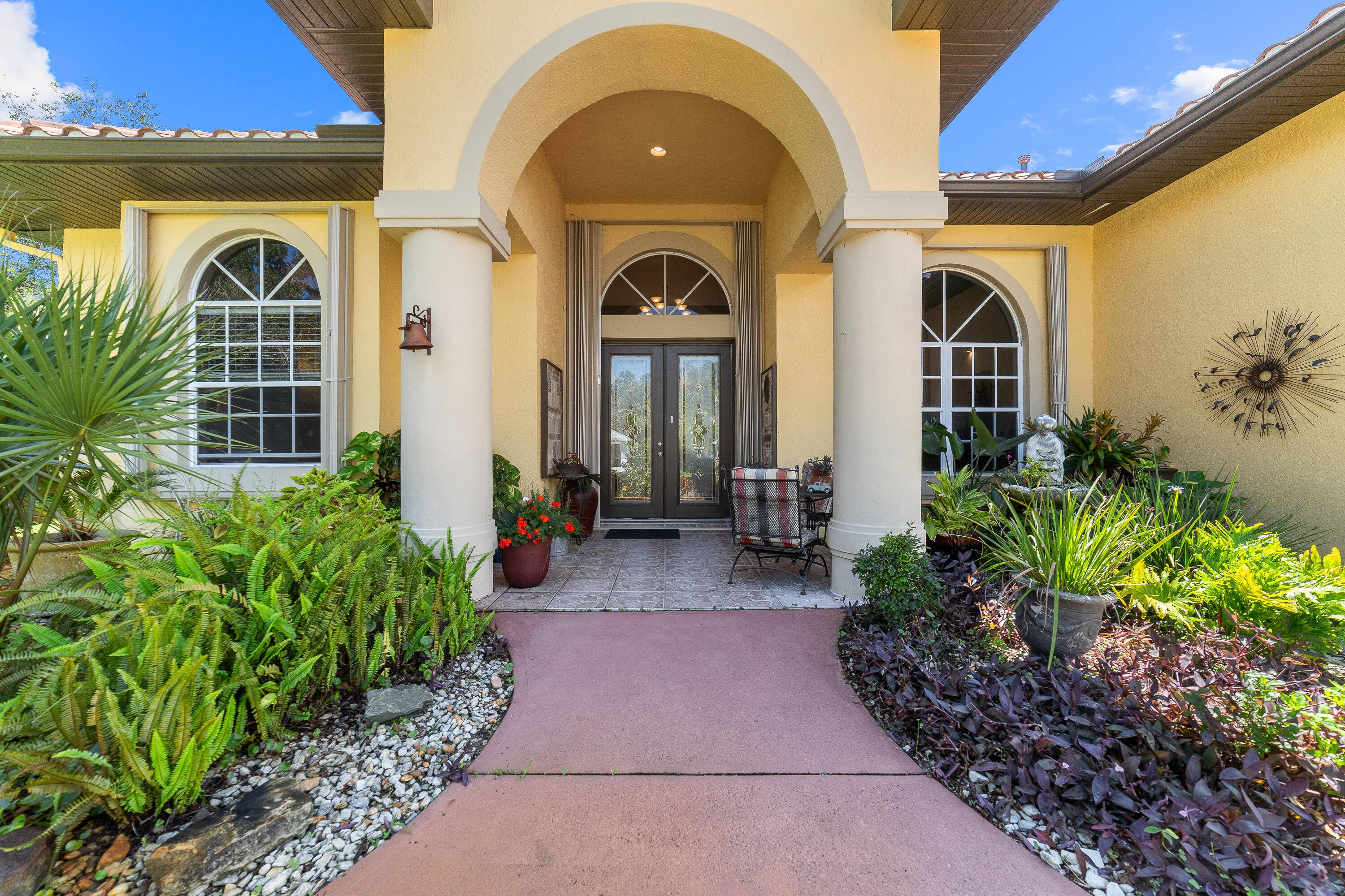 Welcome to this stunning 5 bedroom, 3 bath, 3, 501 sq ft home, built in 2000 and situated on a generous 0.