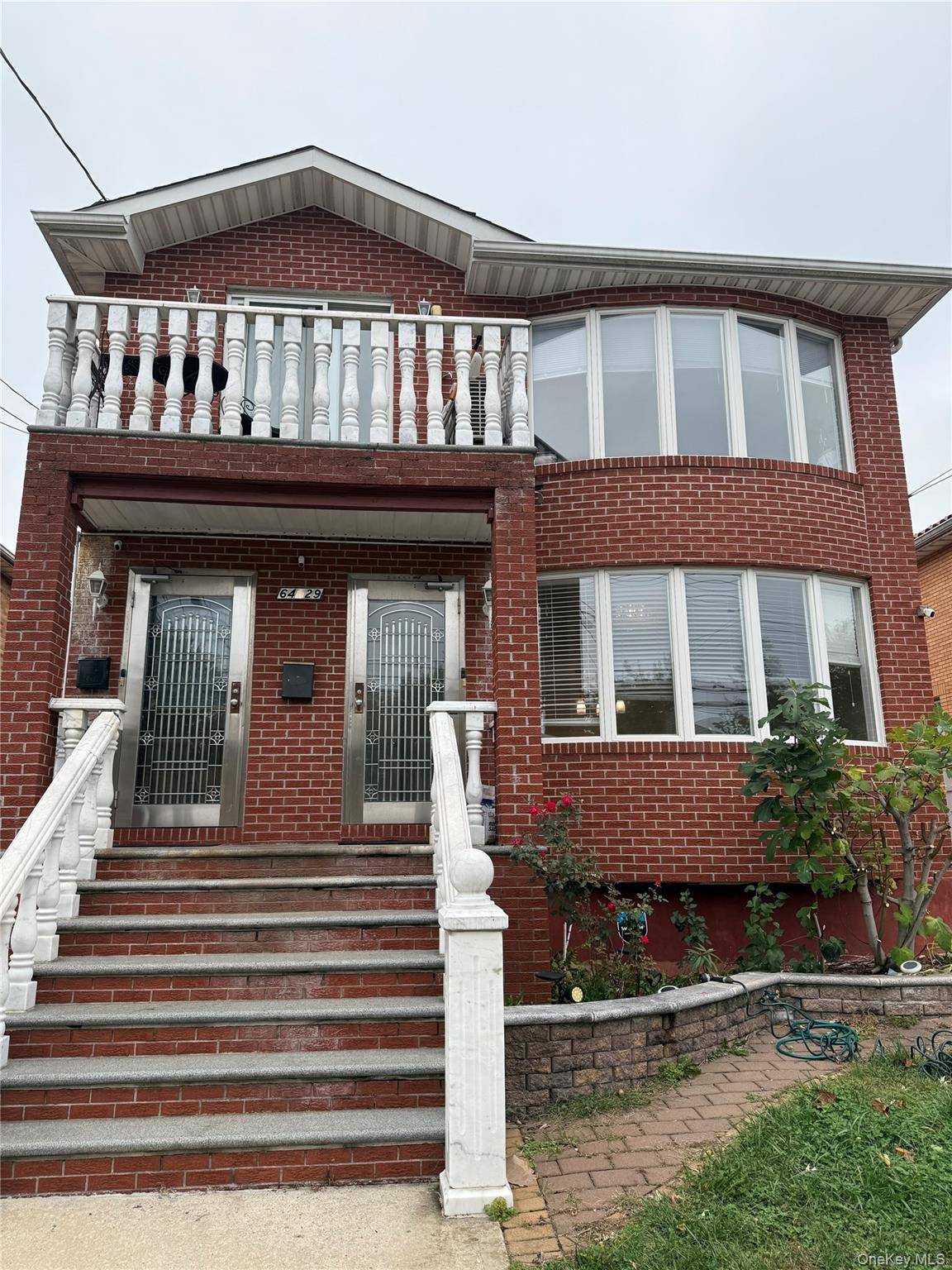 Welcome to this well maintained and spacious 3 bedroom, 2 bathroom first floor apartment in highly sought after Oakland Gardens, District 26.
