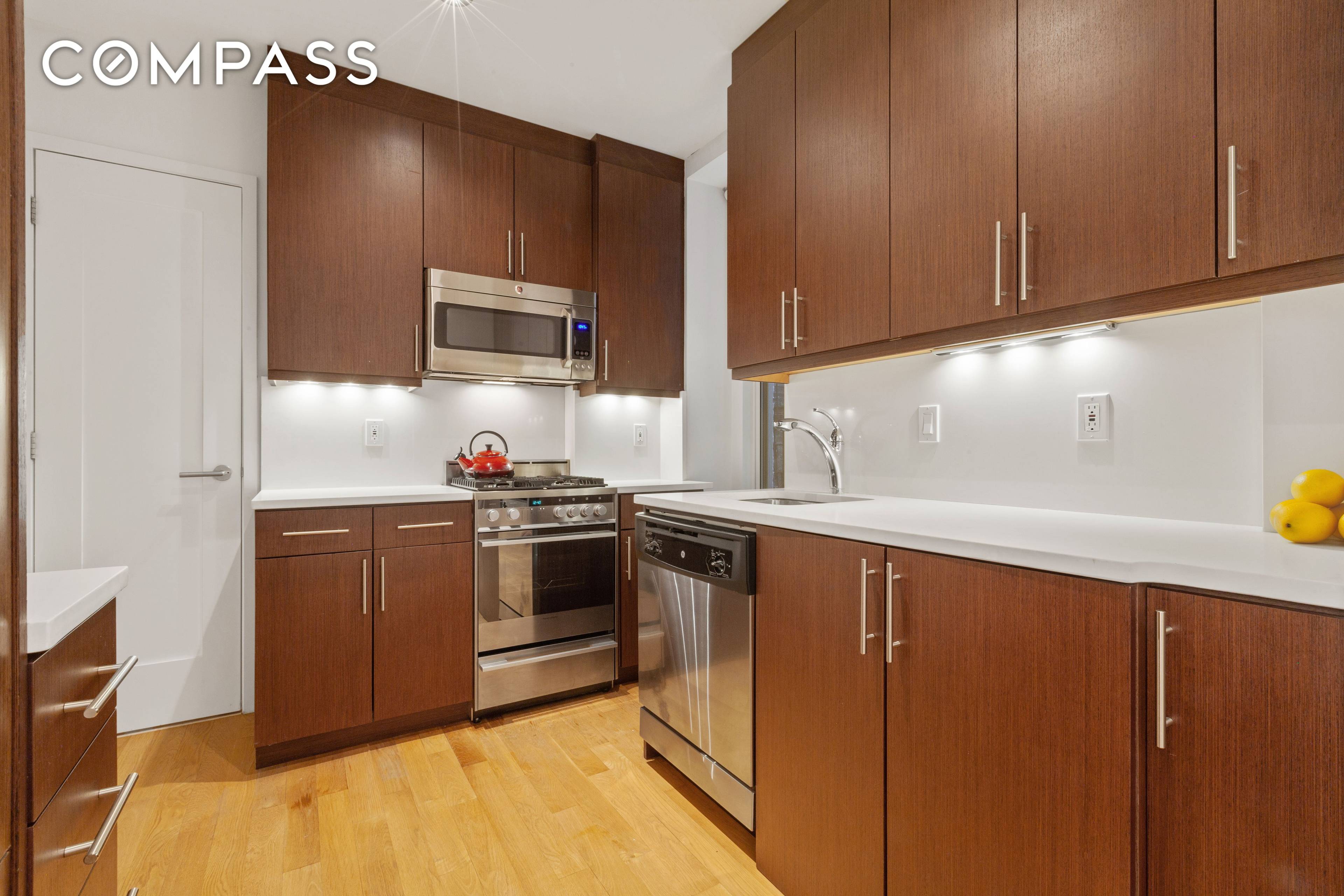 Nestled on the historic and picturesque Charles Street in the heart of the West Village, this beautifully renovated one bedroom apartment offers an ideal blend of classic prewar charm and ...