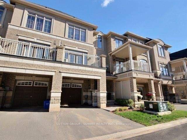 Stunning 3 Storey Executive Townhome A True Gem in Luxury Living This exceptional, bright, and sunny 3 storey executive townhome offers an unparalleled blend of modern design and sophisticated comfort.