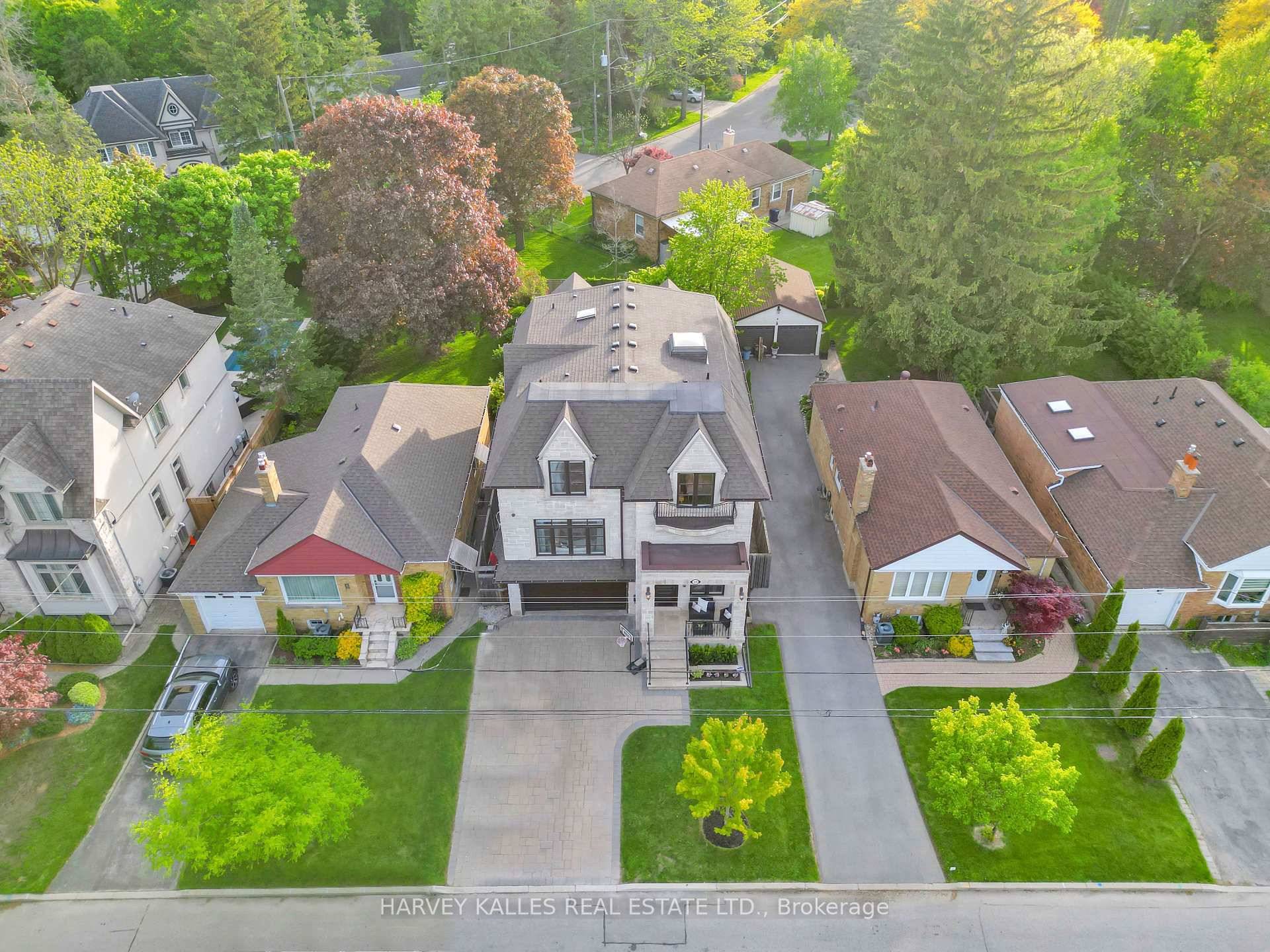 Magnificent custom Built Residence with Timeless Elegance.