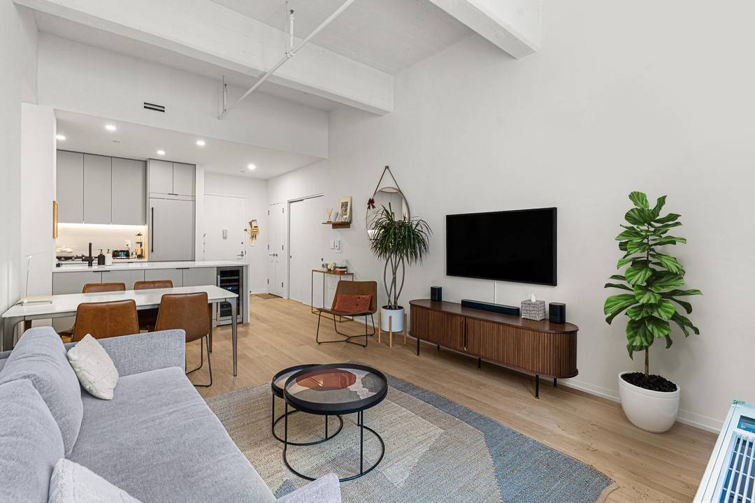 Welcome to Residence D319, Featuring a brand new kitchen renovation !