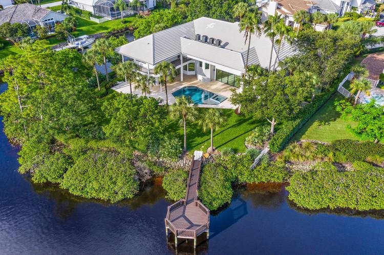Fantastic Waterfront Home !