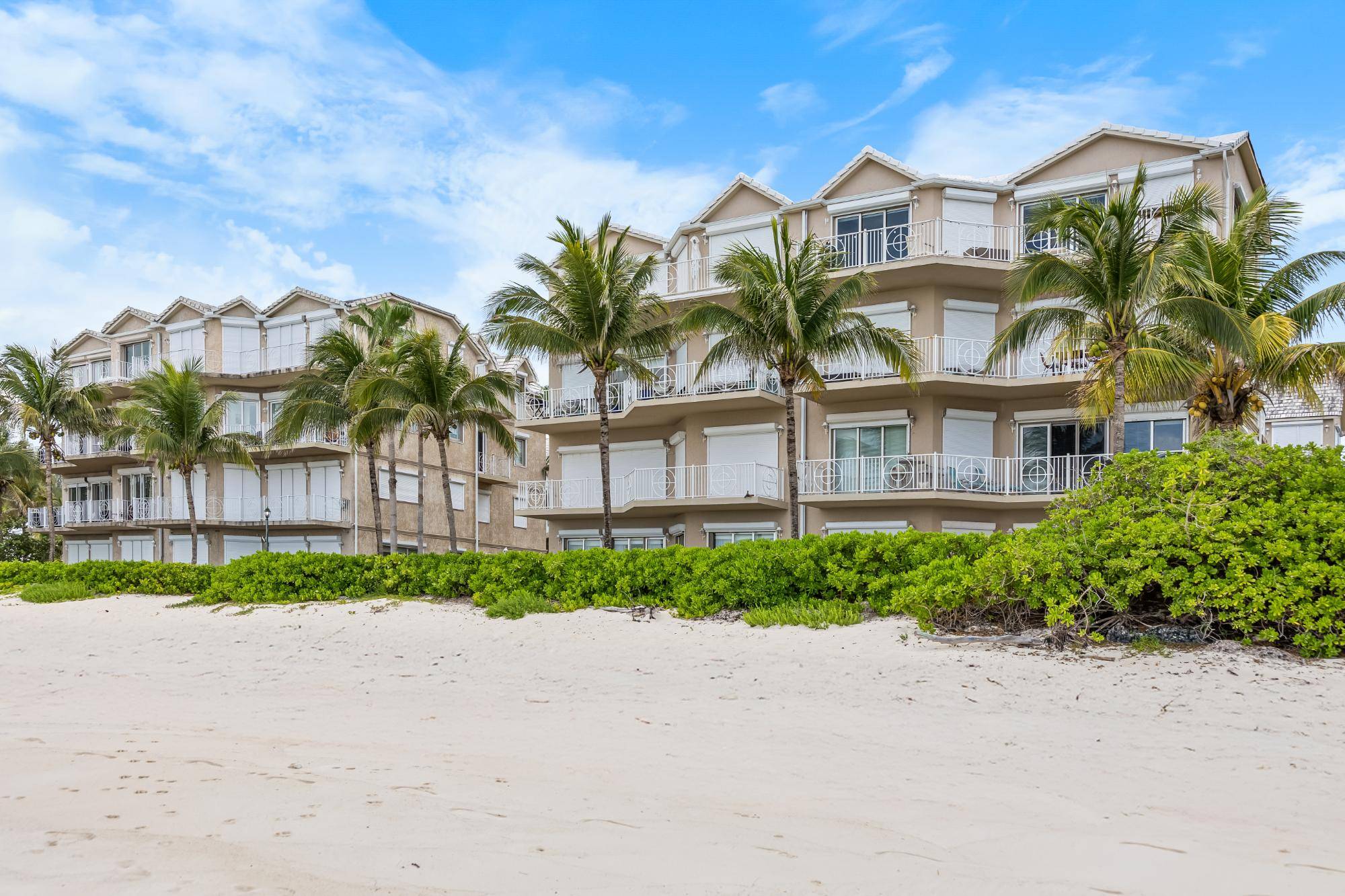LOVE BEACH WALK Condo New-Providence