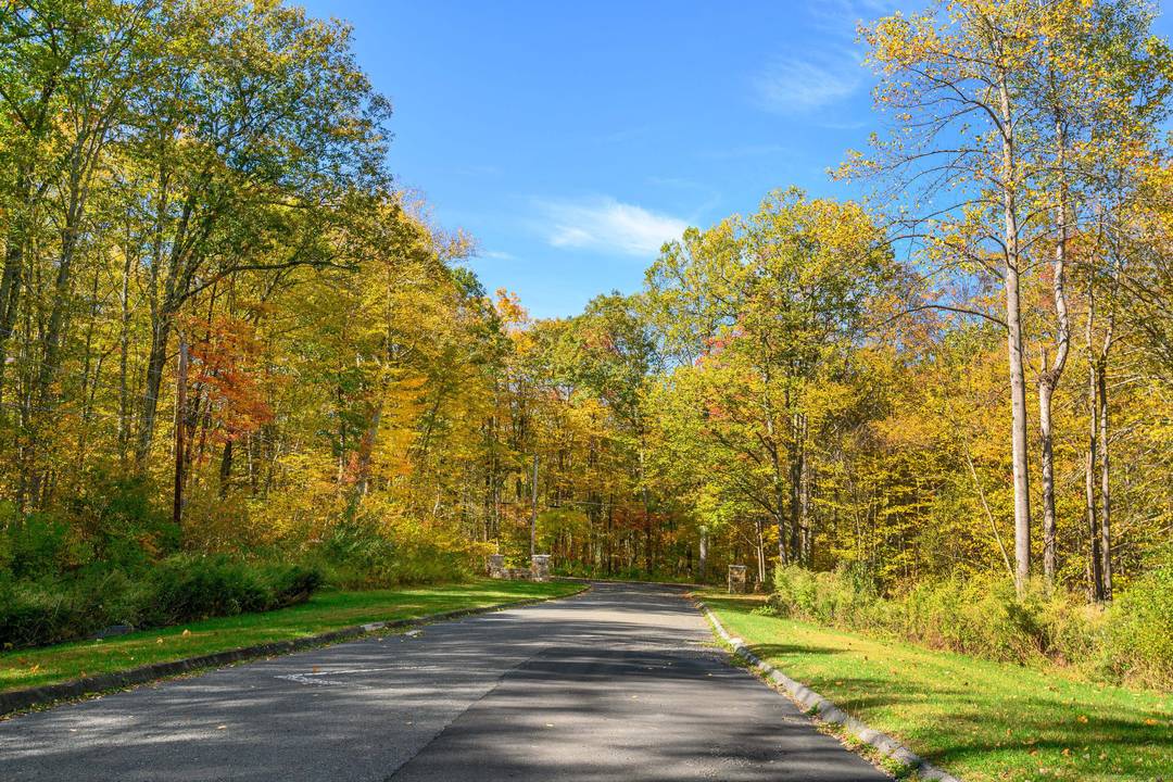 Developers Builders.... Discover Wolf Run Estates.