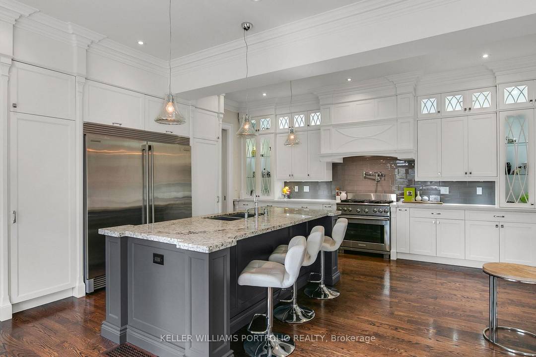 A home where privacy, nature, and thoughtful David Small design come together to create a living experience that feels both refined and deeply grounded.