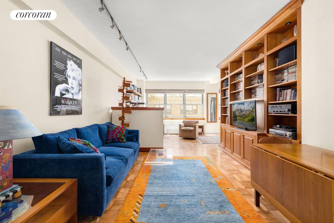 Welcome to Residence 12C at 80 Park Avenue, a high floor alcove studio with standout light and iconic city views in the heart of Manhattan.