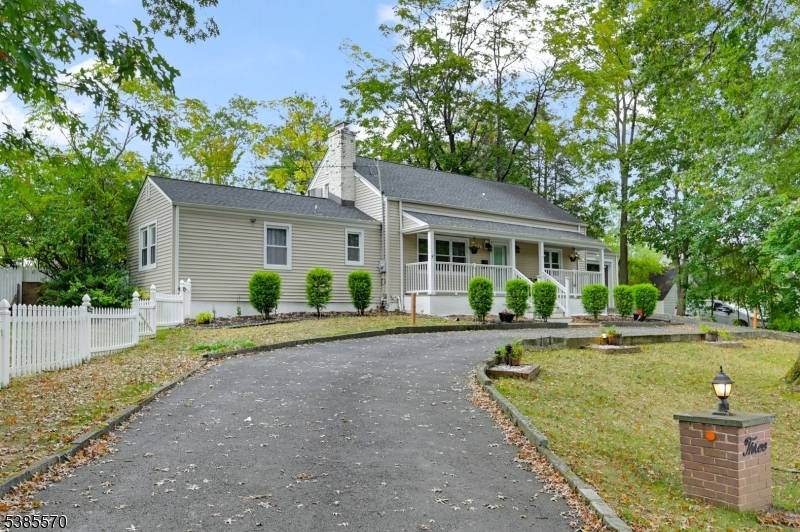 Welcome to this spacious and updated 4 bedroom home, perfectly situated on a desirable corner lot in Livingston.