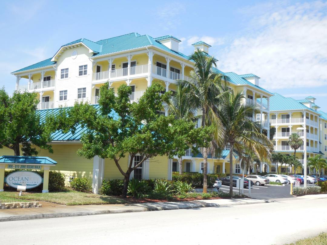 WELCOME TO JUNO BEACH AWESOME, VERY SPACIOUS, CLEAN, WELL MAINTAINED, FULLY FURNISHED CONDO, 3RD FLOOR WITH NICE VIEW AND BREEZE.