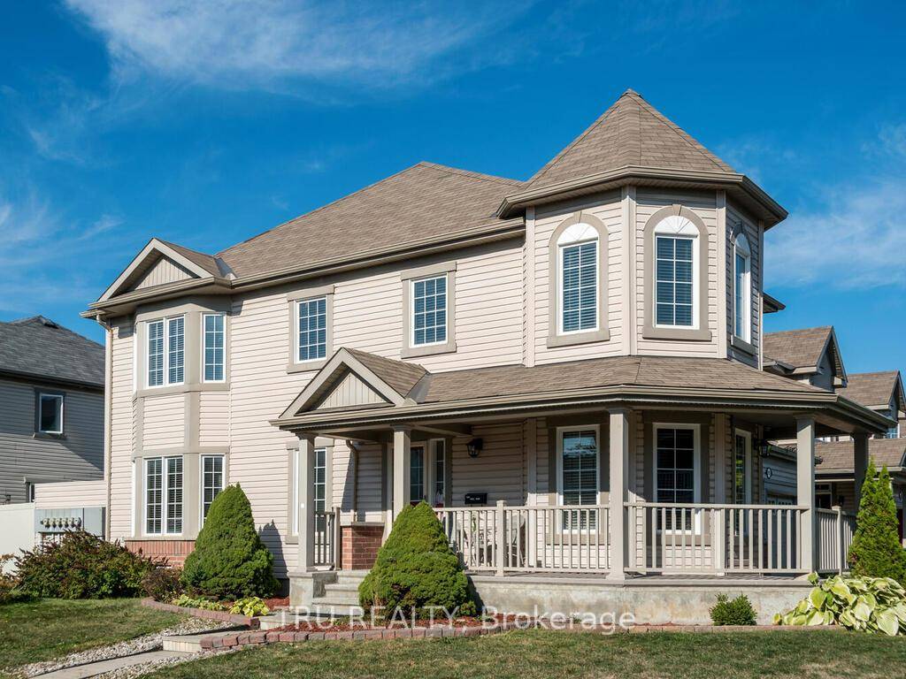 Located in the desirable Half Moon Bay community, this well maintained Mattamy Queenscliffe model offers 3 bedrooms and 2.