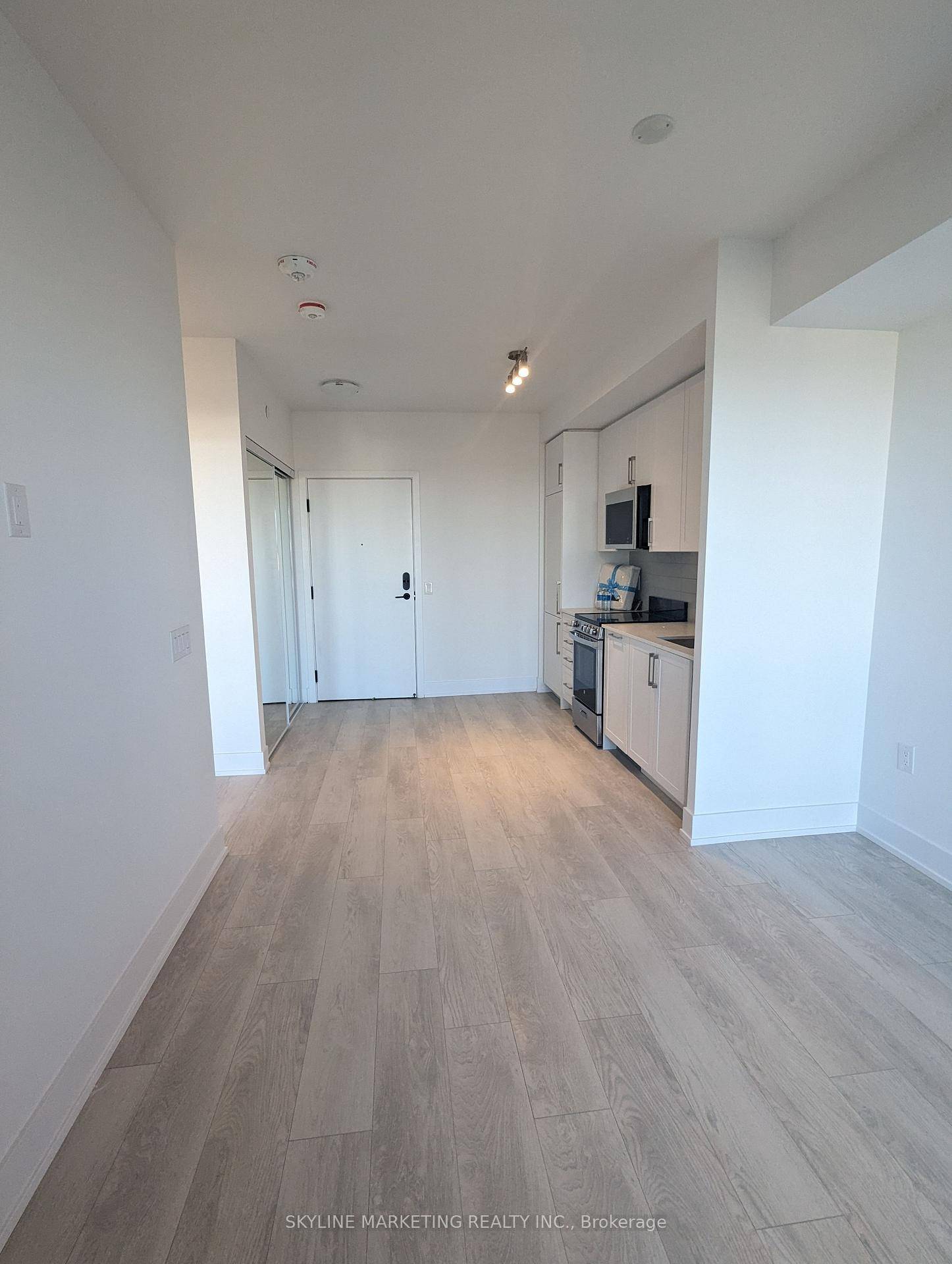 Luxury One Bedroom Suite with Large Walk In Closet at the Branch Condos in Oakville.