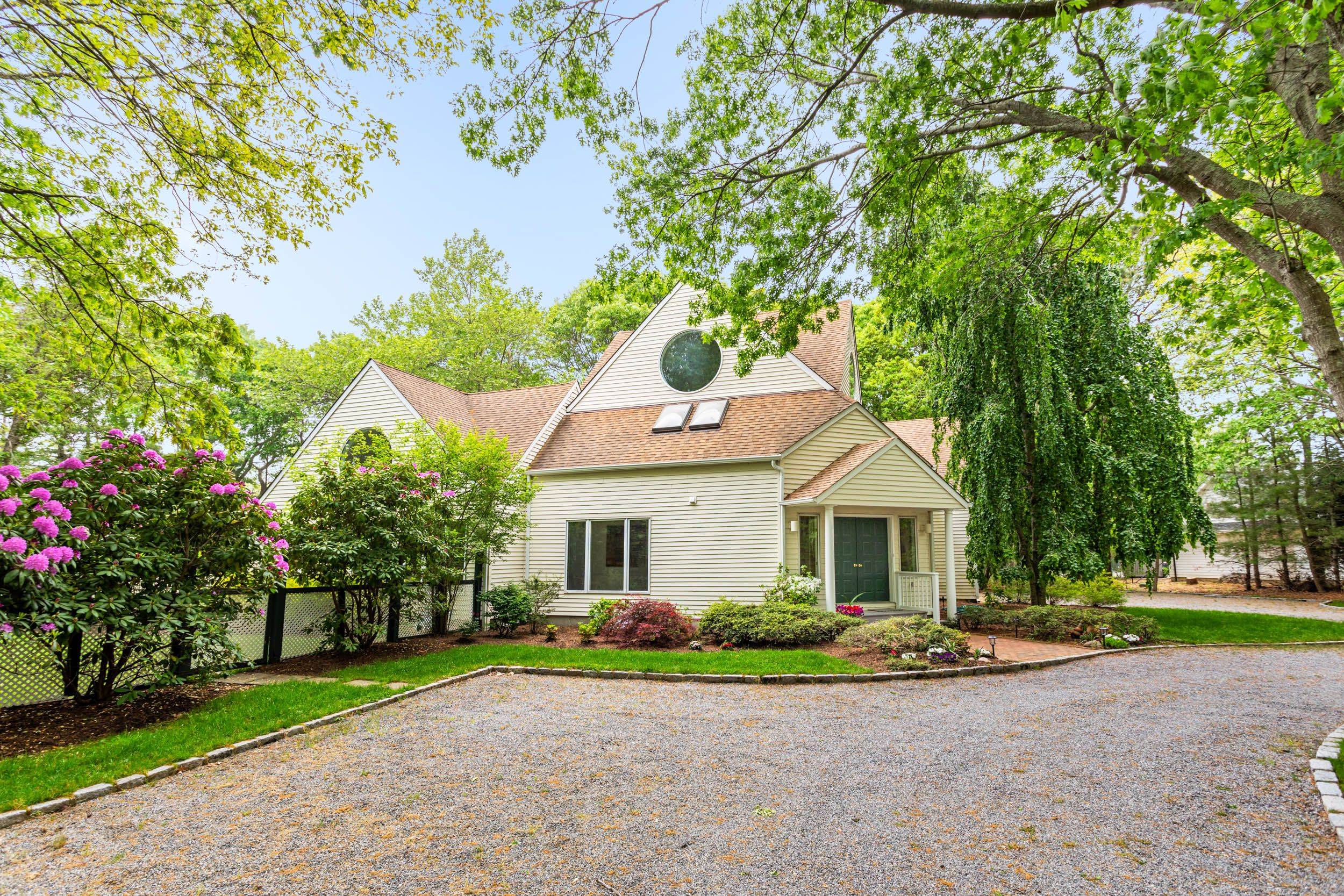 QUOGUE POOL AND TENNIS COURT