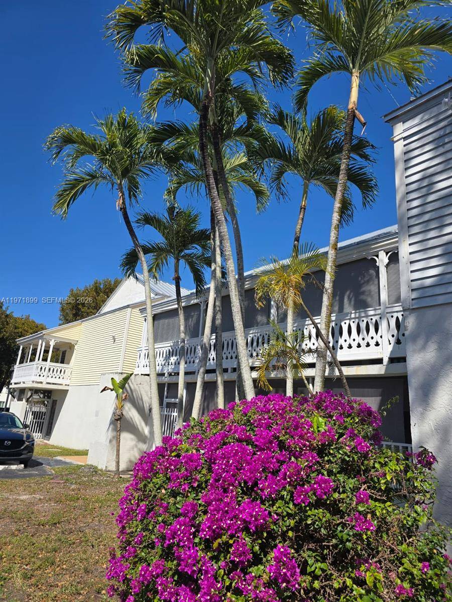 For sale spectacular apartment in the Hammocks.