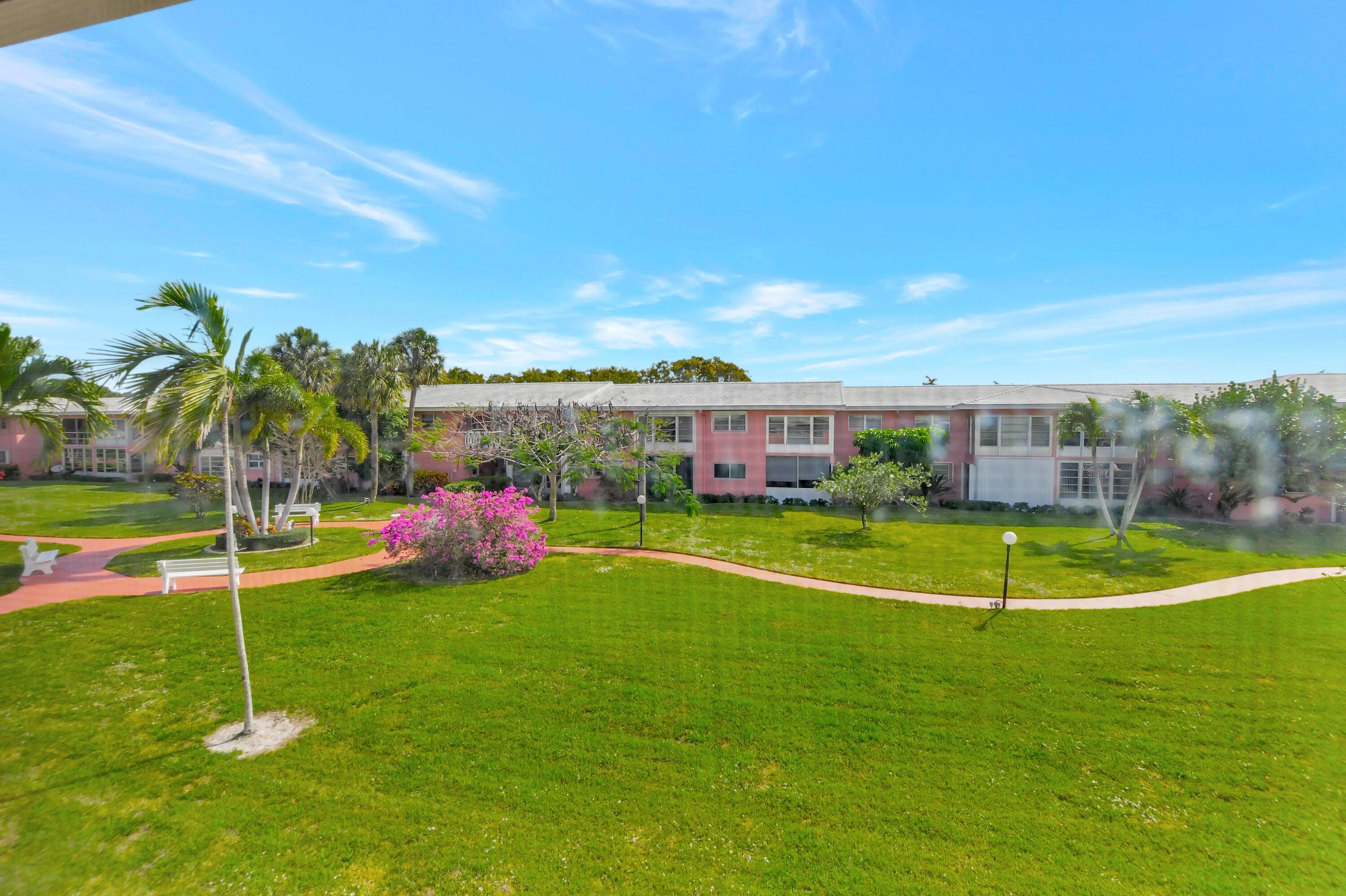One Bedroom, 1 Bath well maintained condo.