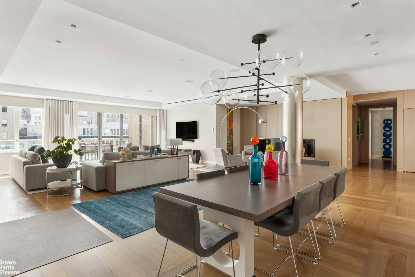 Penthouse 1 is a stunning full floor residence located in the heart of the Flatiron District, one of New York City's most coveted and vibrant neighborhoods.