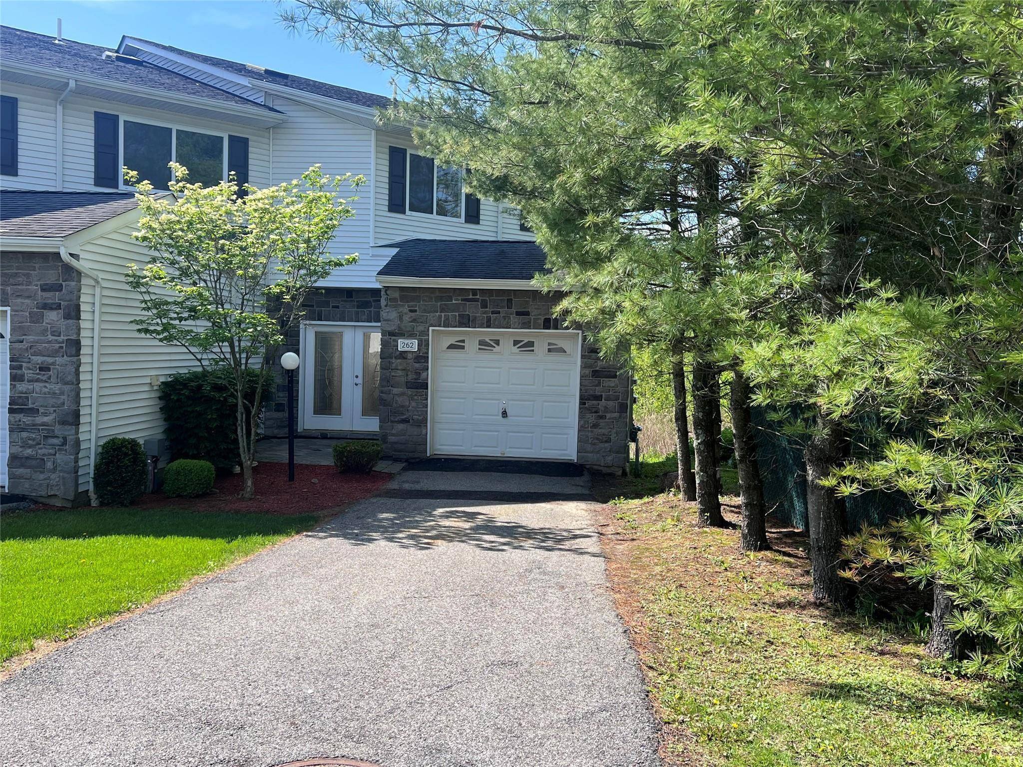 Be the first to live in this desired Plum Point on the Hudson, beautiful tri level, townhouse style, corner lot, 3 bedroom, 2 1 2 bath, contemporary home with magnificent ...