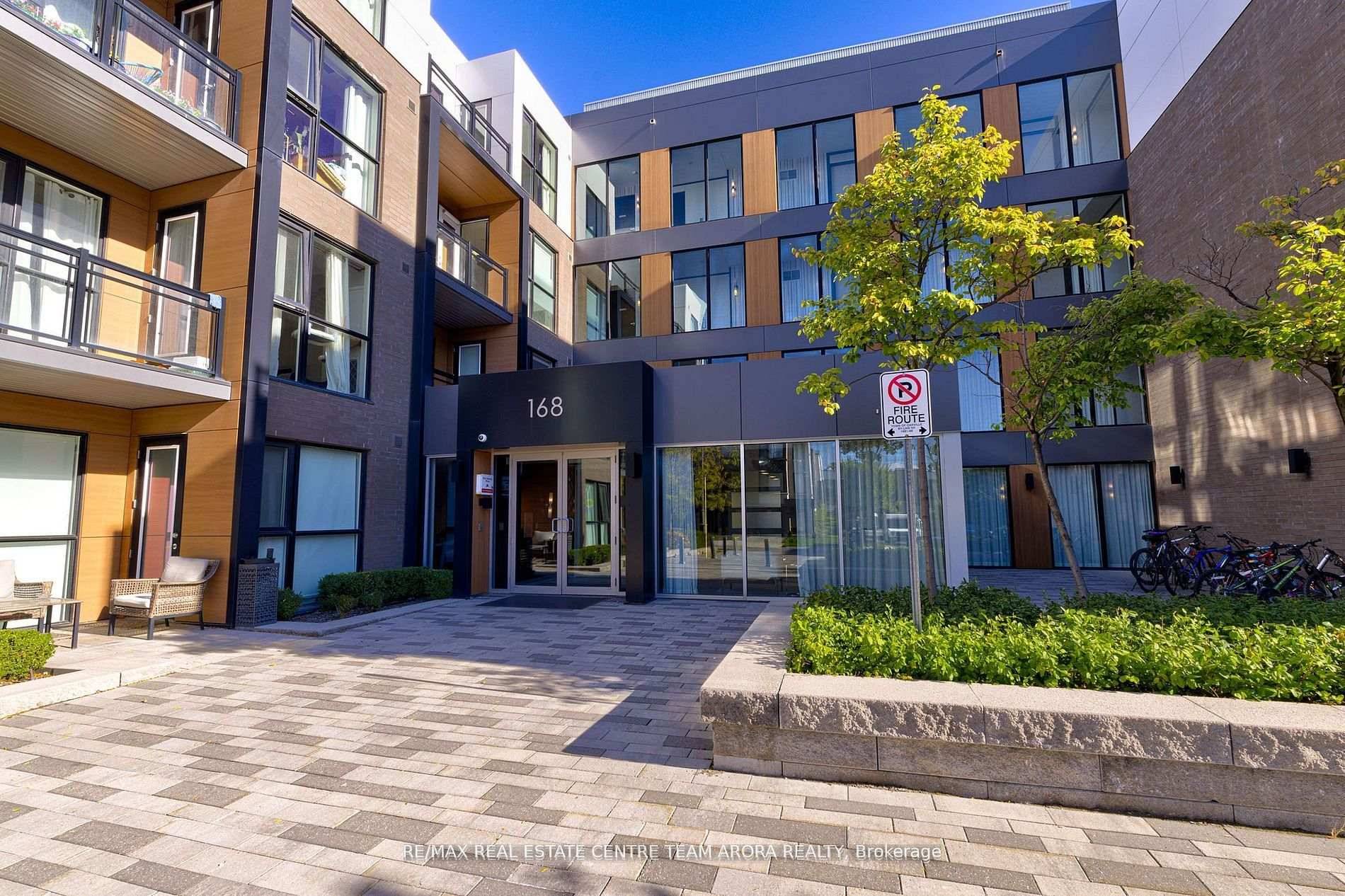 Welcome to this beautiful 1 1 bedroom condo for lease in Oakville's desirable Glenorchy community.