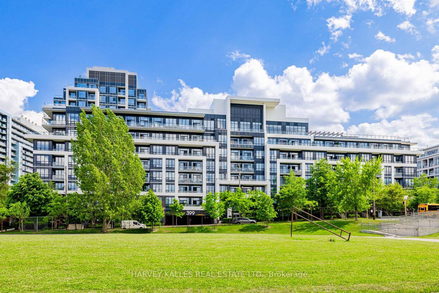 Bayview Village Beauty ! 1 Bedroom Den Unit In The Boutique Jade Condominium.