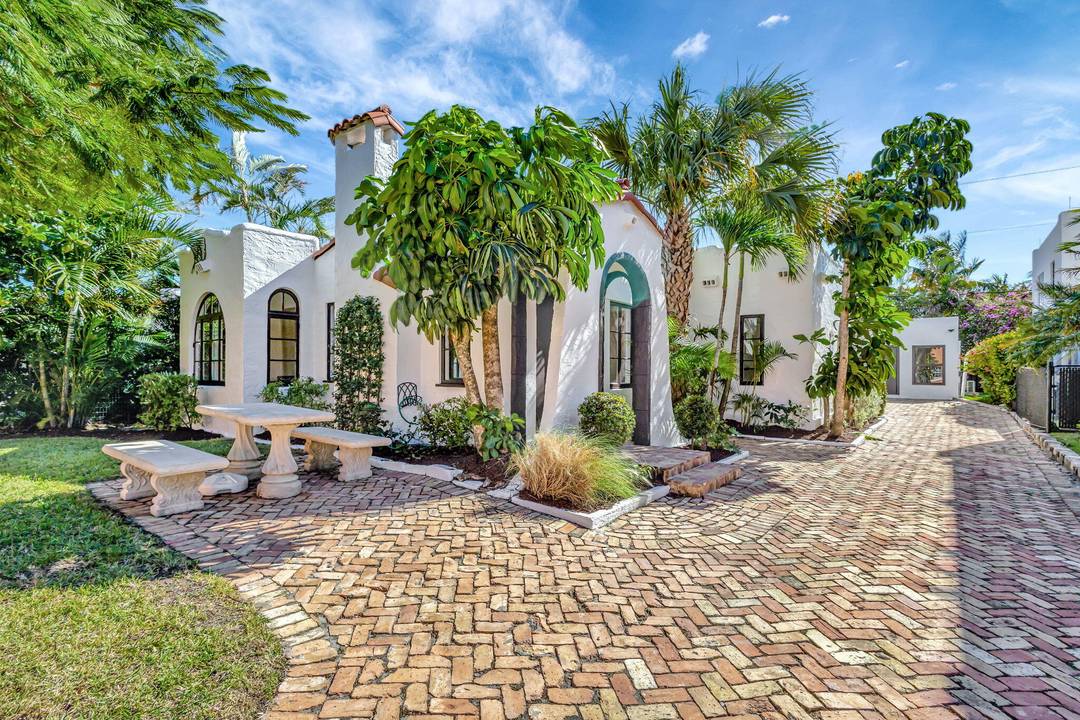 Historic Flamingo Park Gem with Main House 1342 sf Guest House 1101 sf.