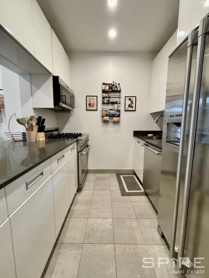 Mint Condition ! BIG AND Bright FULLY FURNISHED 12 month minimum.