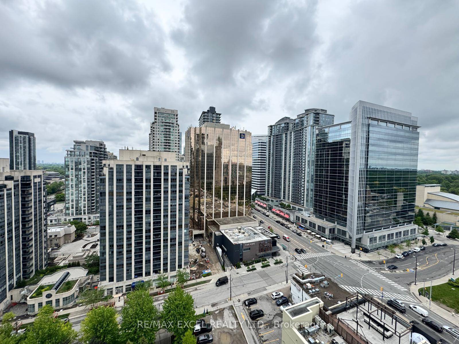 Don't Miss this Stunning 2 BR corner unit at the Prestigious 21 Hillcrest building by Monarch !