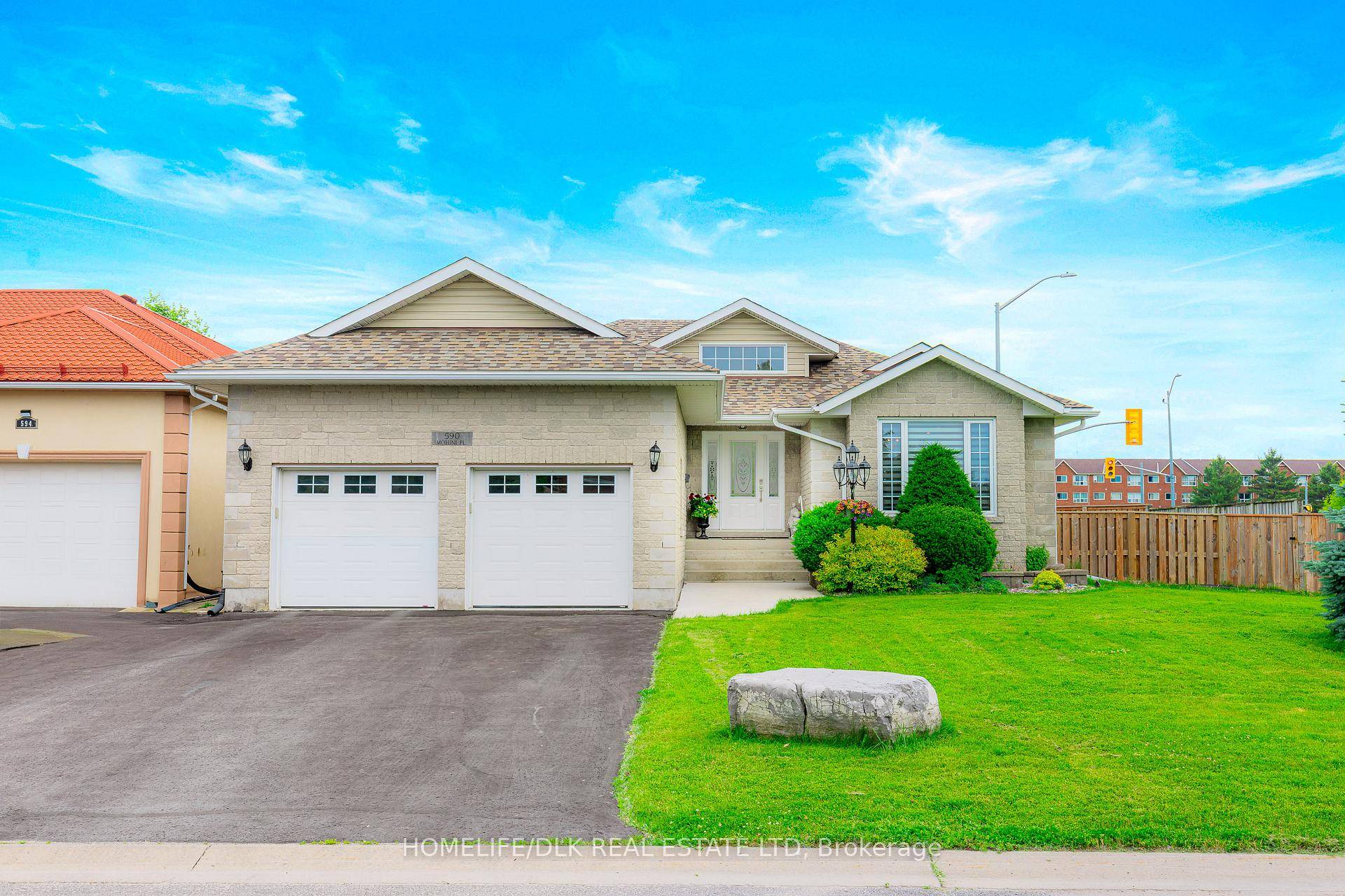 Welcome to 590 Mohini Place, Lovely 3 2 bedroom, 3 bath home centrally located in Kingston Ontario.