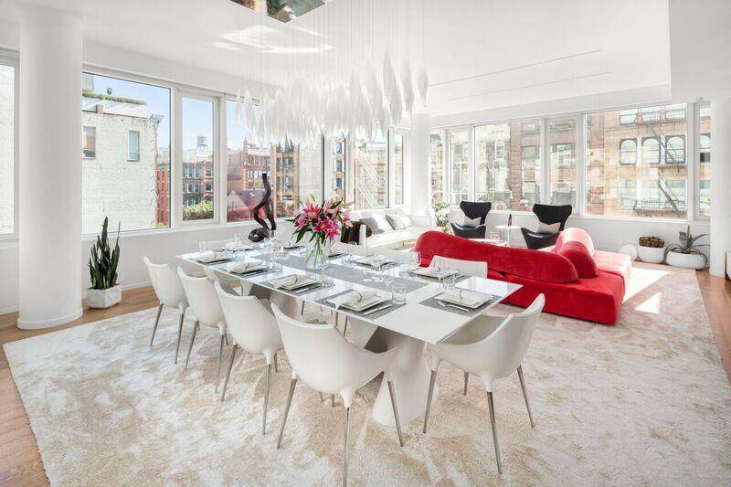 MINT 4BR CONDO in SOHO Situated in a prime SOHO location, this museum quality four bedroom, three and a half bath residence is in mint move in condition.
