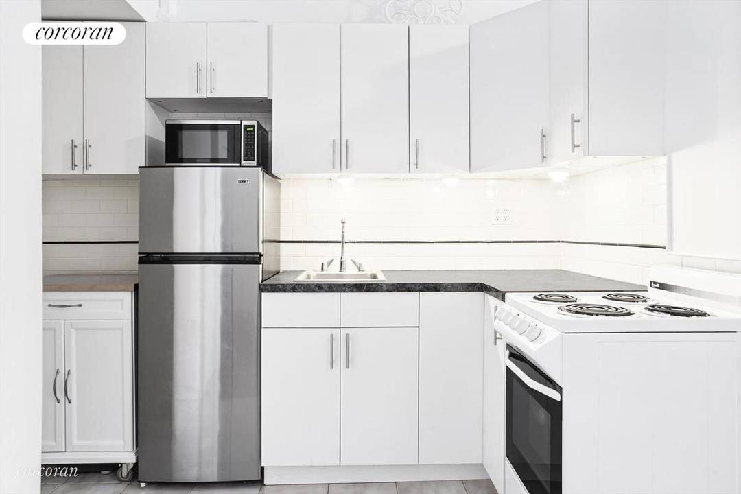 69 Broadway GORGEOUS APARTMENT, UNBEATABLE LOCATION !