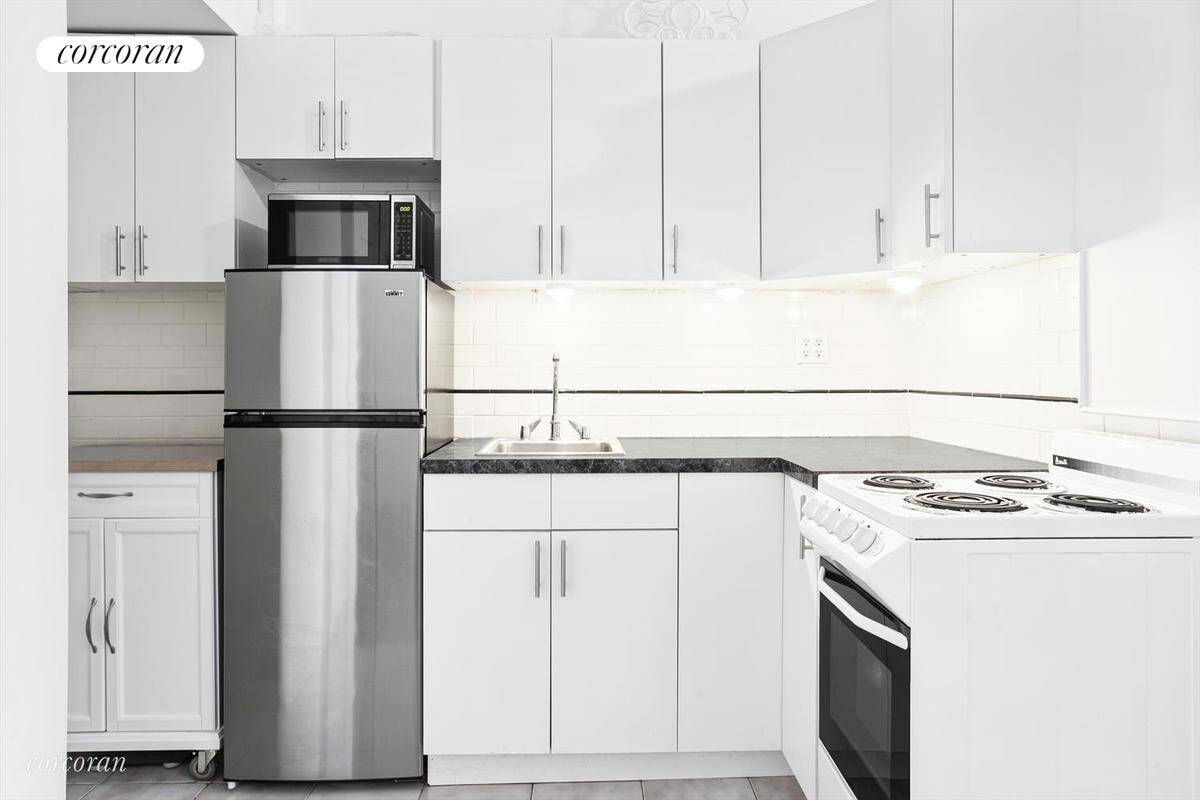 69 Broadway GORGEOUS APARTMENT, UNBEATABLE LOCATION !